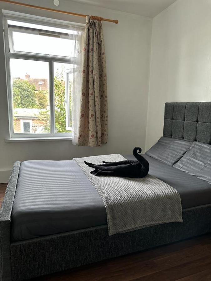 Affordable Private Rooms In Wembley Лондон Екстериор снимка