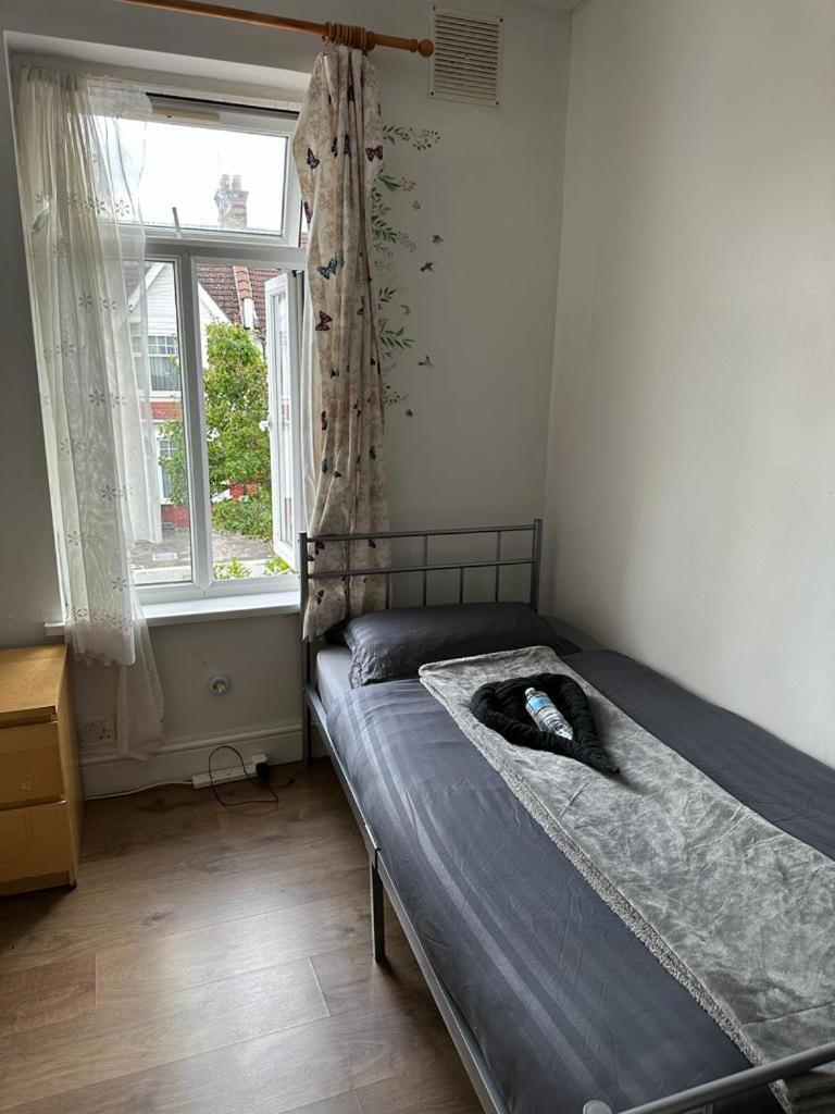 Affordable Private Rooms In Wembley Лондон Екстериор снимка